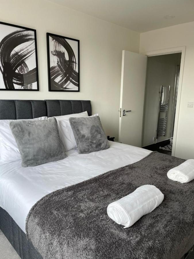 Premier Suite- Bedford City Centre With Free Gym & Parking ภายนอก รูปภาพ