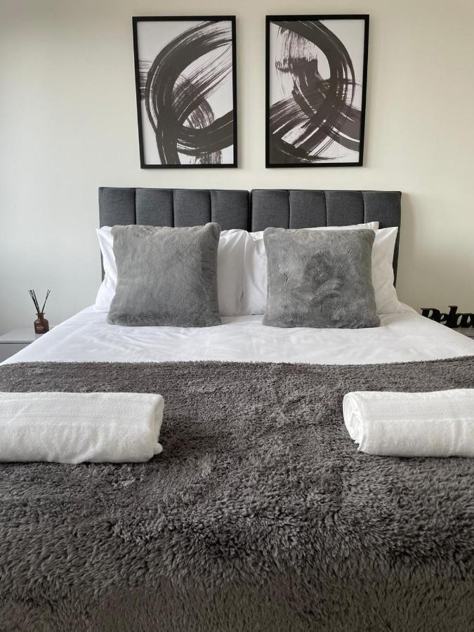 Premier Suite- Bedford City Centre With Free Gym & Parking ภายนอก รูปภาพ
