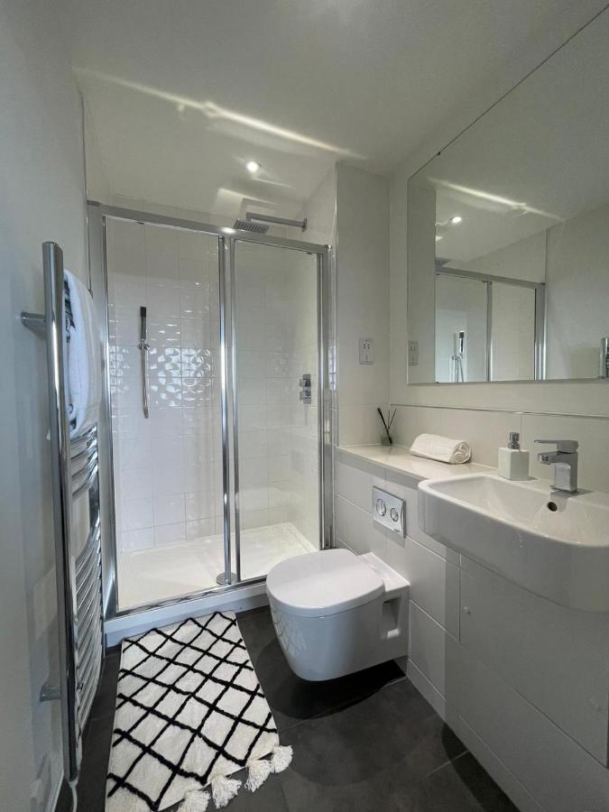 Premier Suite- Bedford City Centre With Free Gym & Parking ภายนอก รูปภาพ