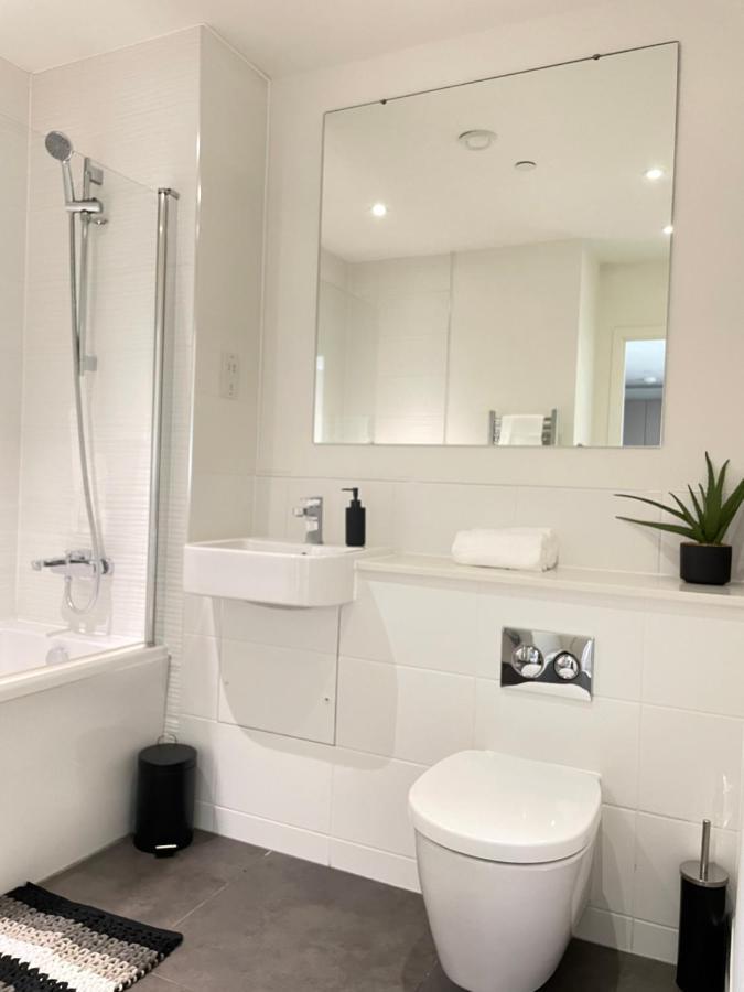 Premier Suite- Bedford City Centre With Free Gym & Parking ภายนอก รูปภาพ